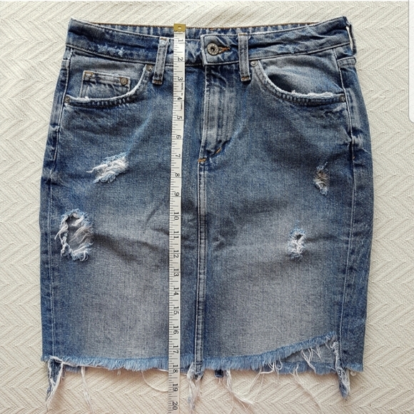 Distressed jean skirt - Picture 4 of 4